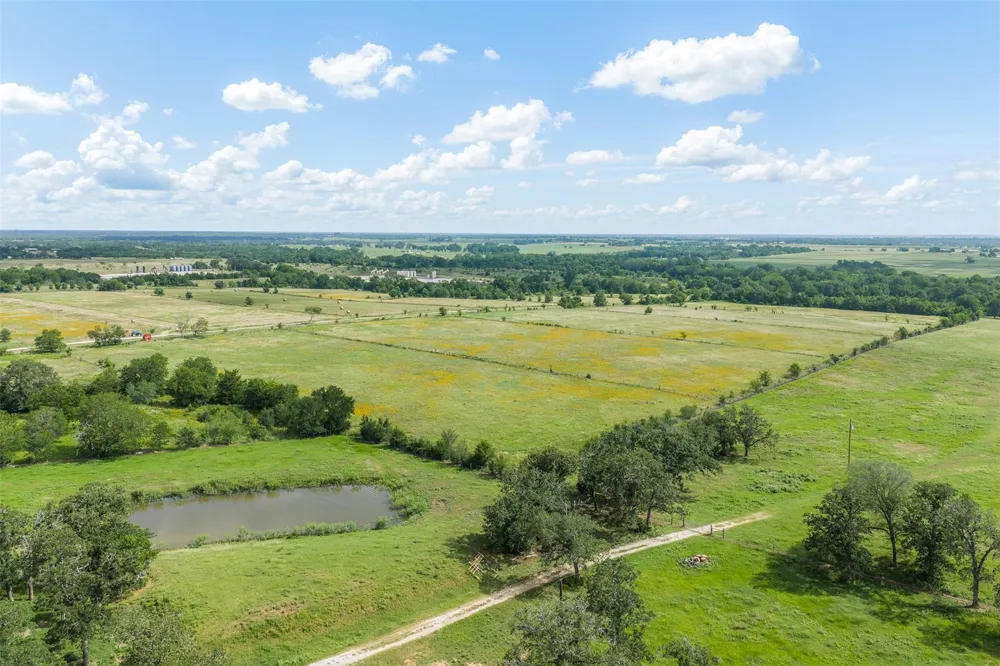 305 County Road 108 Caldwell, TX 77836