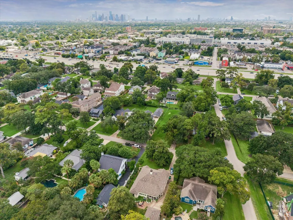 327 W 31st Street Houston, TX 77018