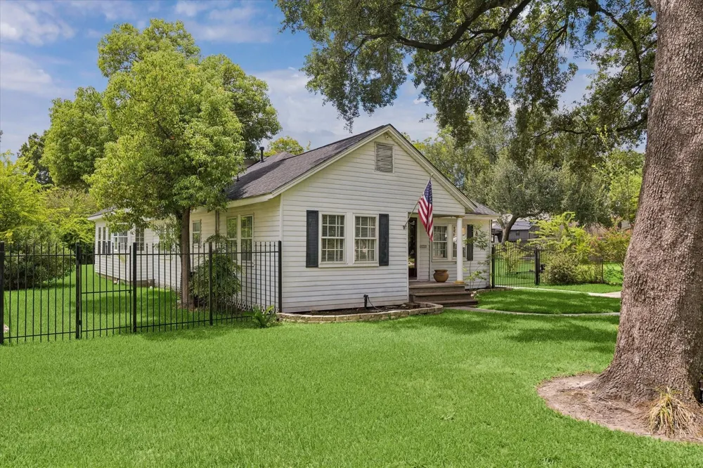 327 W 31st Street Houston, TX 77018