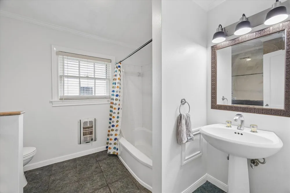 327 W 31st Street Houston, TX 77018
