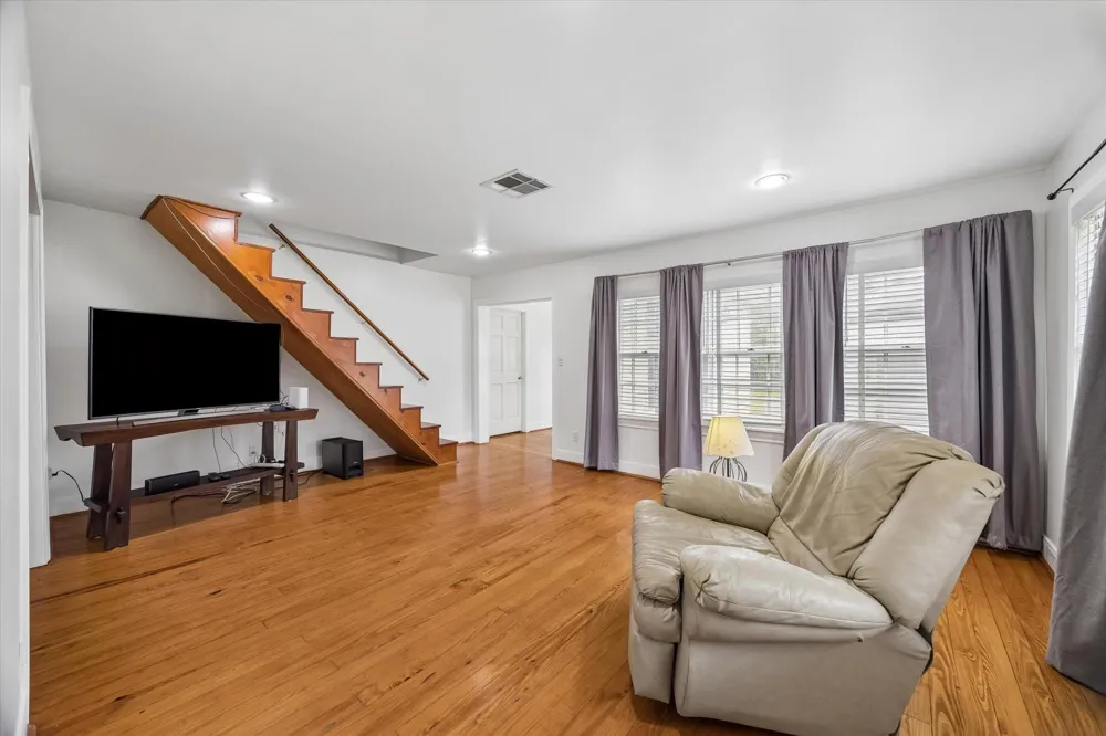 327 W 31st Street Houston, TX 77018