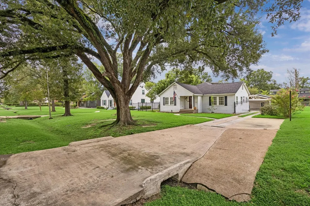 327 W 31st Street Houston, TX 77018