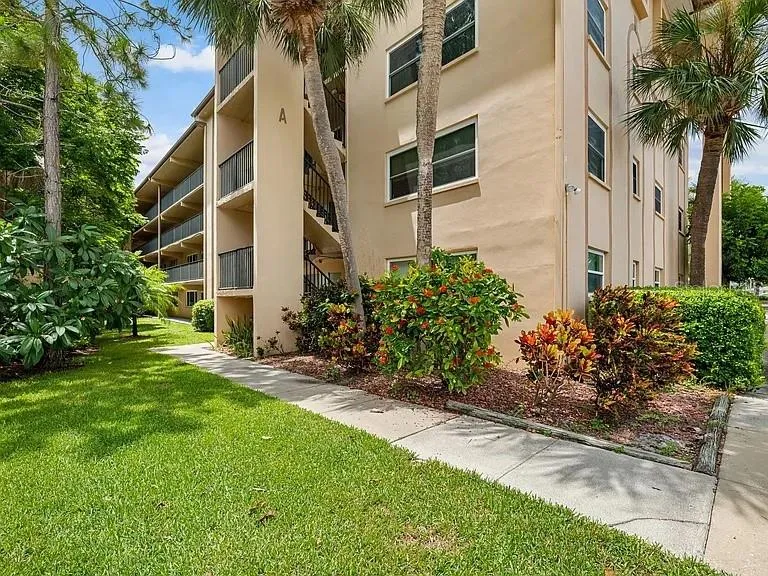 2525 W BAY DRIVE #A16 Largo, FL 33770