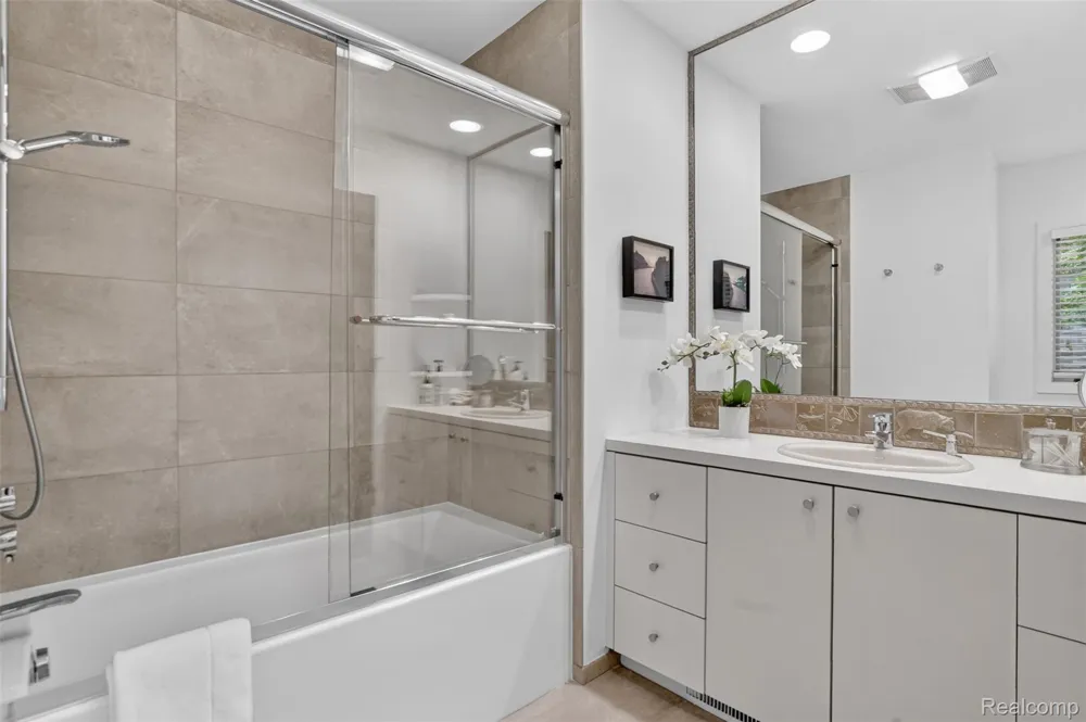 1425 Clarendon Road Bloomfield Hills City, MI 48302
