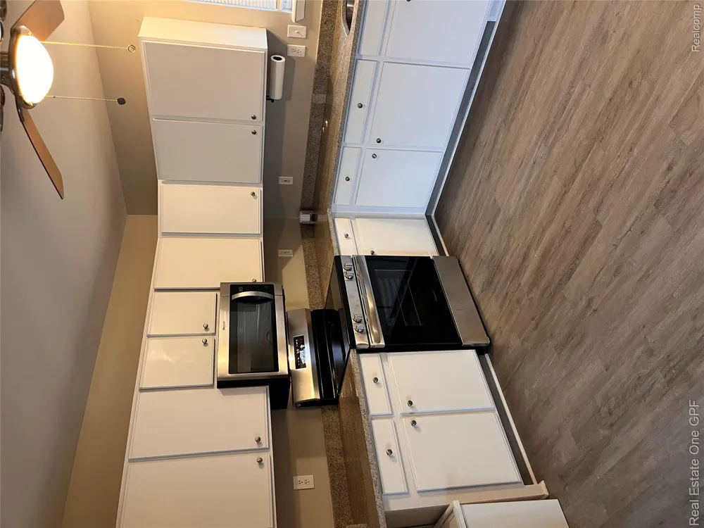 902 Beaconsfield Avenue Grosse Pointe Park City, MI 48230