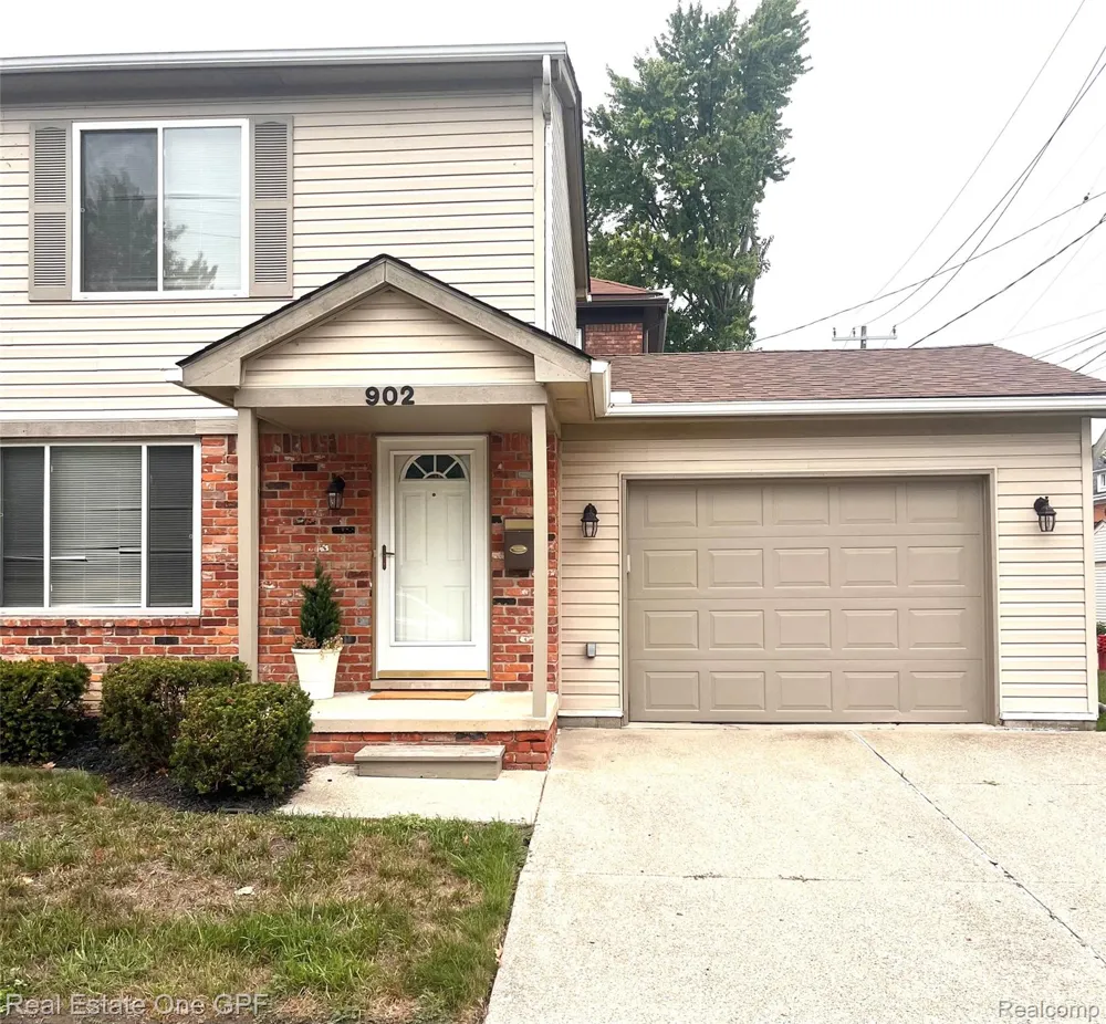 902 Beaconsfield Avenue Grosse Pointe Park City, MI 48230