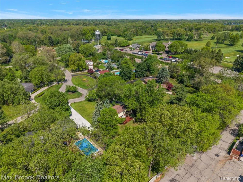 6609 E Knollwood Circle West Bloomfield Charter Township, MI 48322