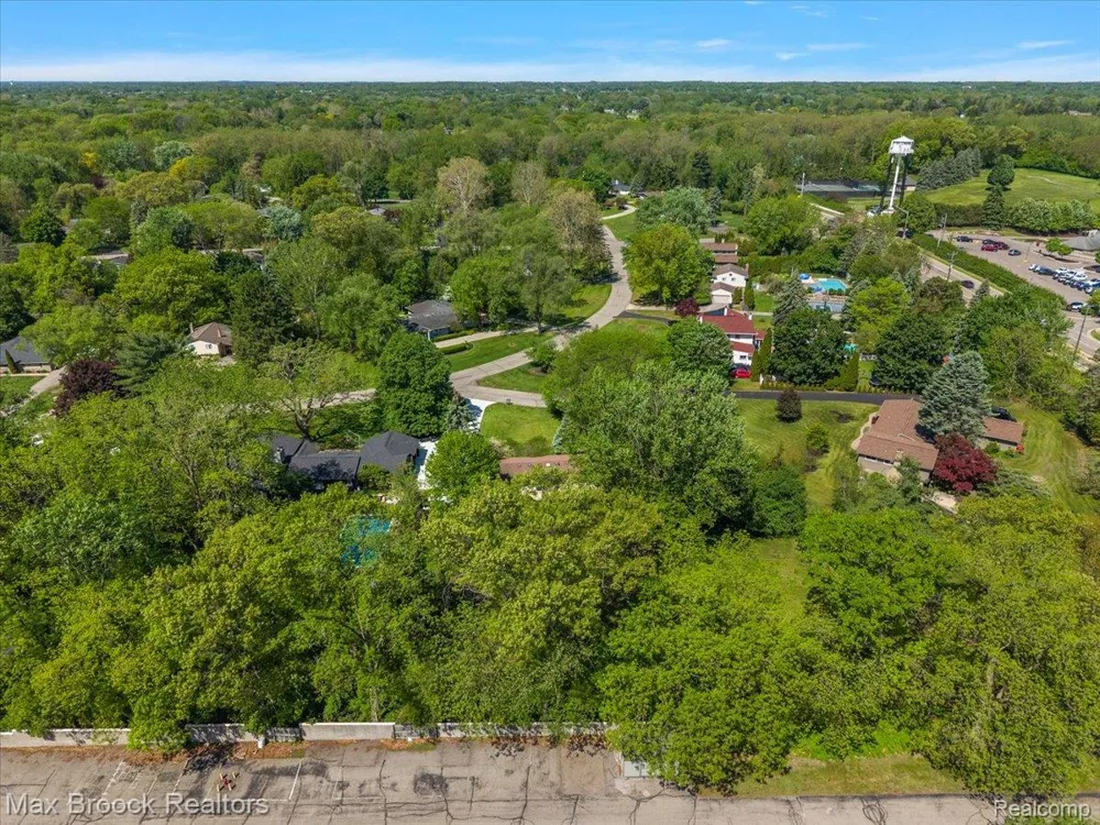 6609 E Knollwood Circle West Bloomfield Charter Township, MI 48322