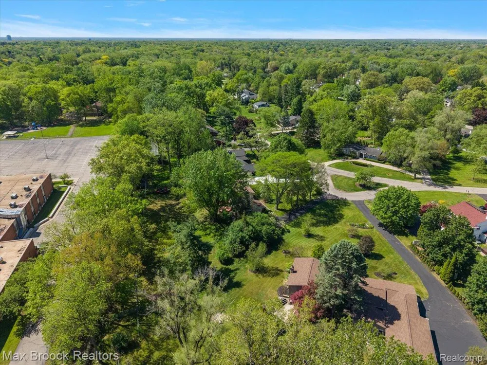 6609 E Knollwood Circle West Bloomfield Charter Township, MI 48322