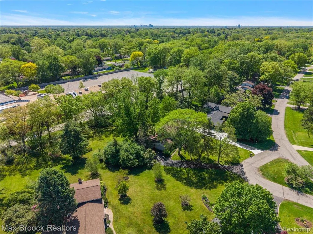 6609 E Knollwood Circle West Bloomfield Charter Township, MI 48322