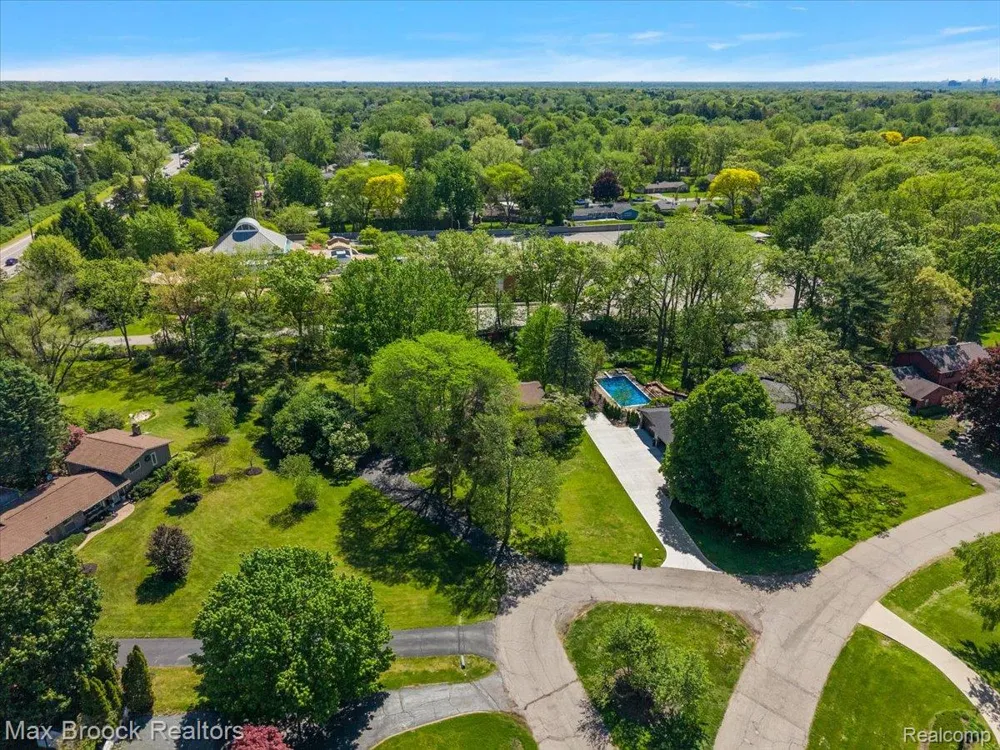 6609 E Knollwood Circle West Bloomfield Charter Township, MI 48322