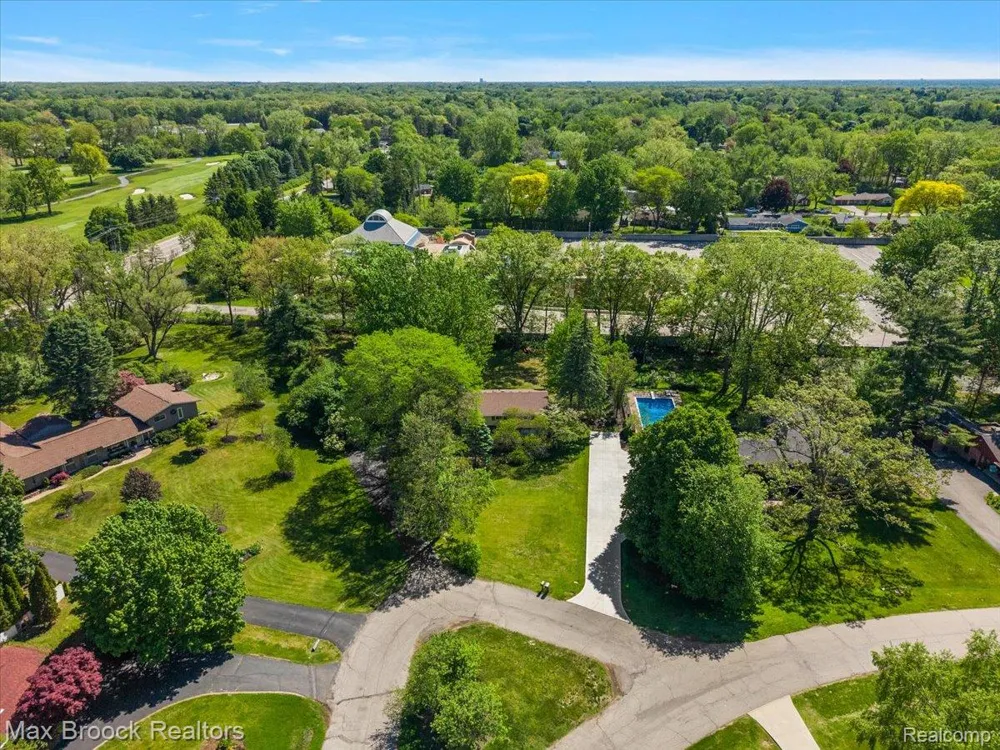 6609 E Knollwood Circle West Bloomfield Charter Township, MI 48322