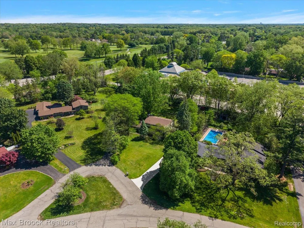 6609 E Knollwood Circle West Bloomfield Charter Township, MI 48322