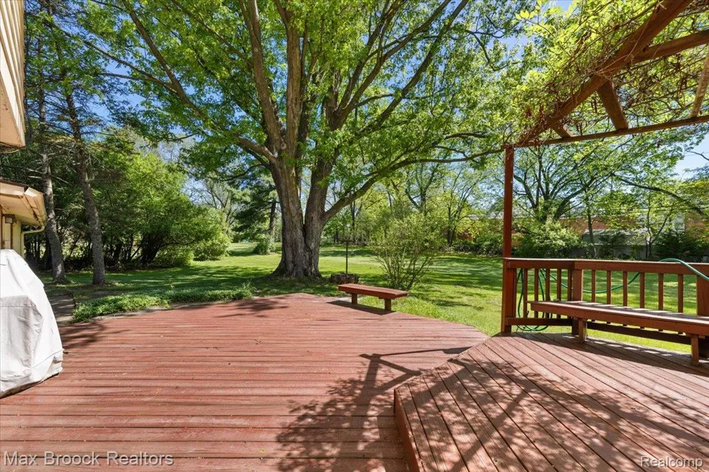 6609 E Knollwood Circle West Bloomfield Charter Township, MI 48322