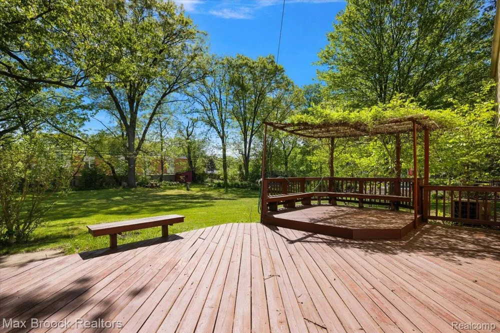 6609 E Knollwood Circle West Bloomfield Charter Township, MI 48322