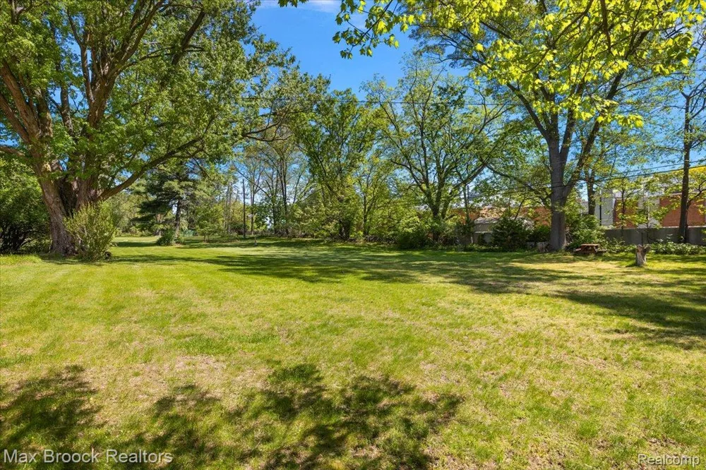 6609 E Knollwood Circle West Bloomfield Charter Township, MI 48322
