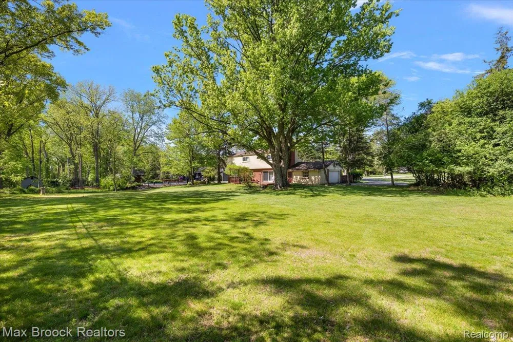 6609 E Knollwood Circle West Bloomfield Charter Township, MI 48322