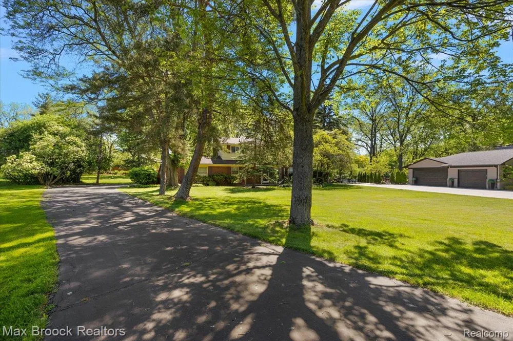 6609 E Knollwood Circle West Bloomfield Charter Township, MI 48322