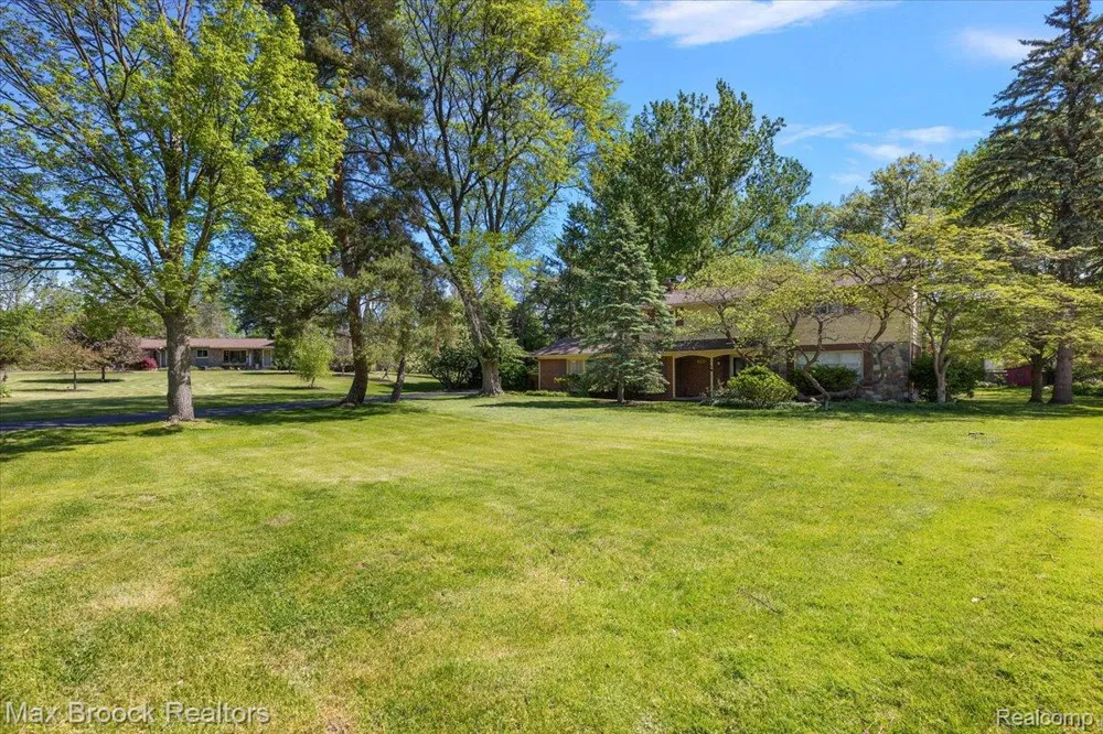 6609 E Knollwood Circle West Bloomfield Charter Township, MI 48322