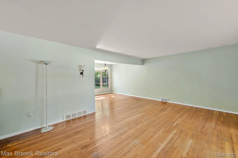 6609 E Knollwood Circle West Bloomfield Charter Township, MI 48322