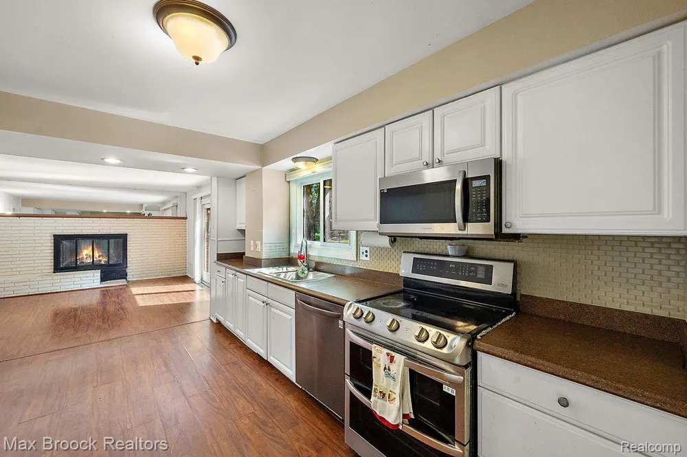 6609 E Knollwood Circle West Bloomfield Charter Township, MI 48322
