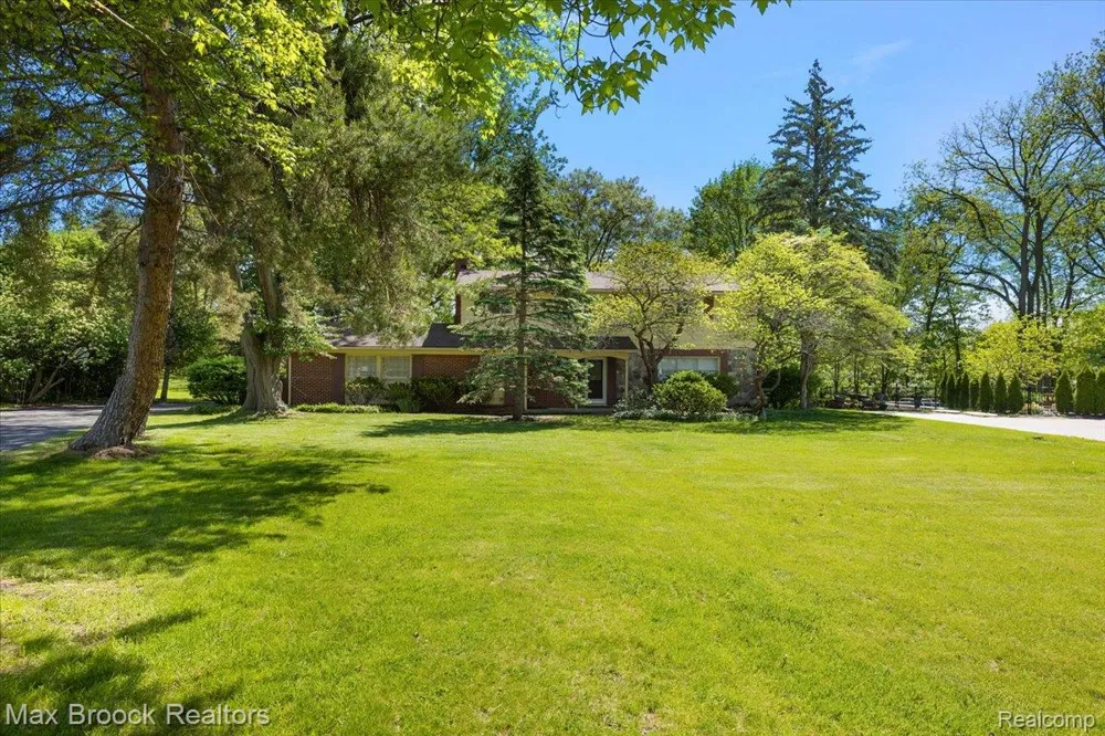 6609 E Knollwood Circle West Bloomfield Charter Township, MI 48322