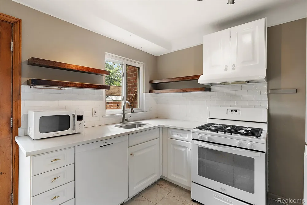 1940 Planavon Street Ferndale City, MI 48220