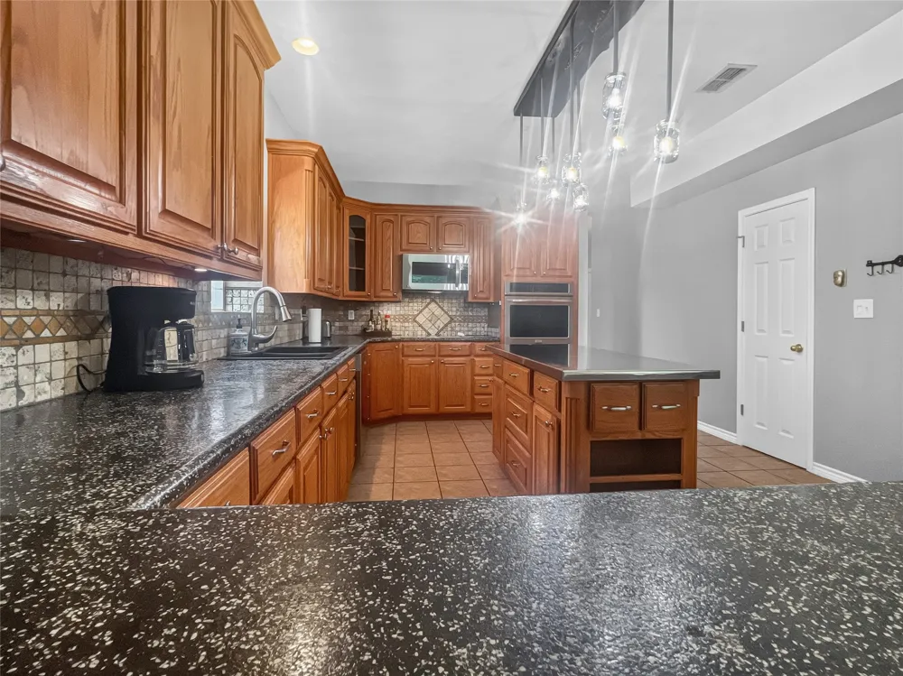 3288 County Road 136 Whitesboro, TX 76273