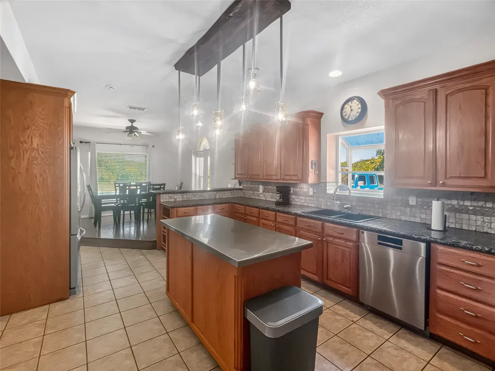 3288 County Road 136 Whitesboro, TX 76273