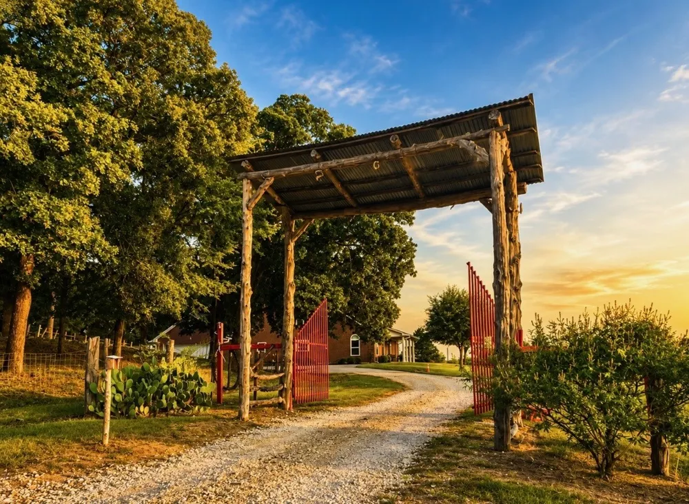 3288 County Road 136 Whitesboro, TX 76273