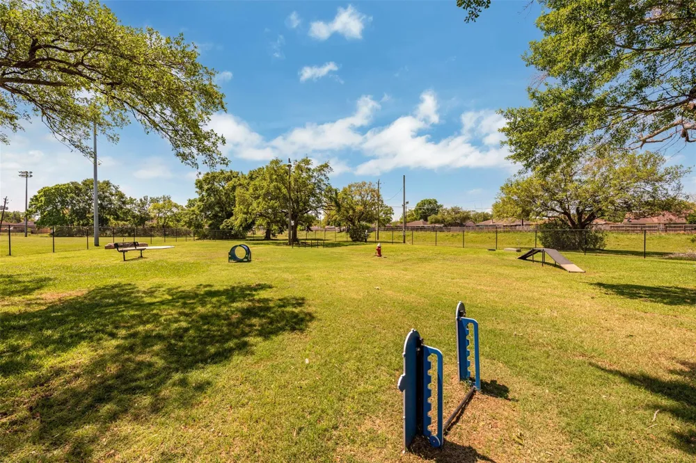 10407 Winding Trail Road La Porte, TX 77571