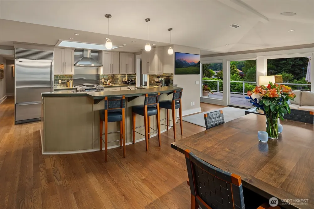 3135 Hunts Point Circle Hunts Point, WA 98004