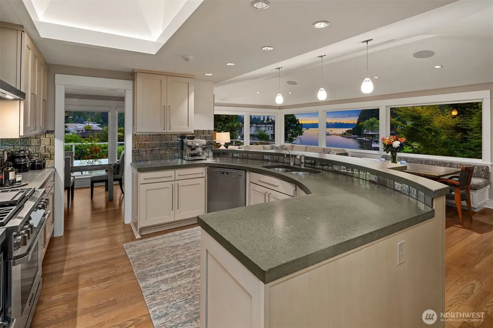 3135 Hunts Point Circle Hunts Point, WA 98004