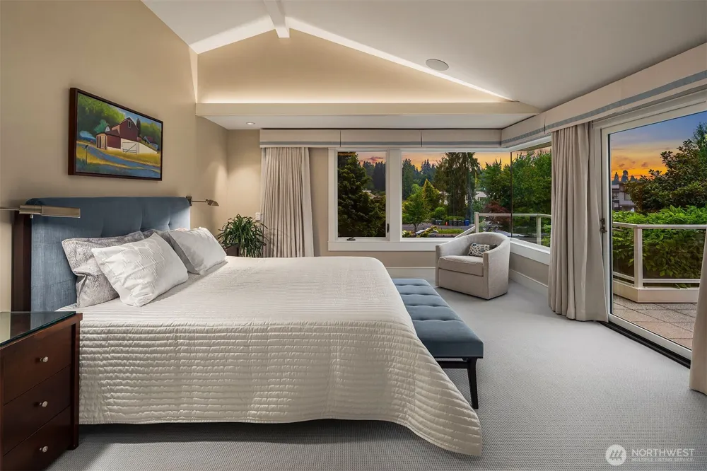 3135 Hunts Point Circle Hunts Point, WA 98004