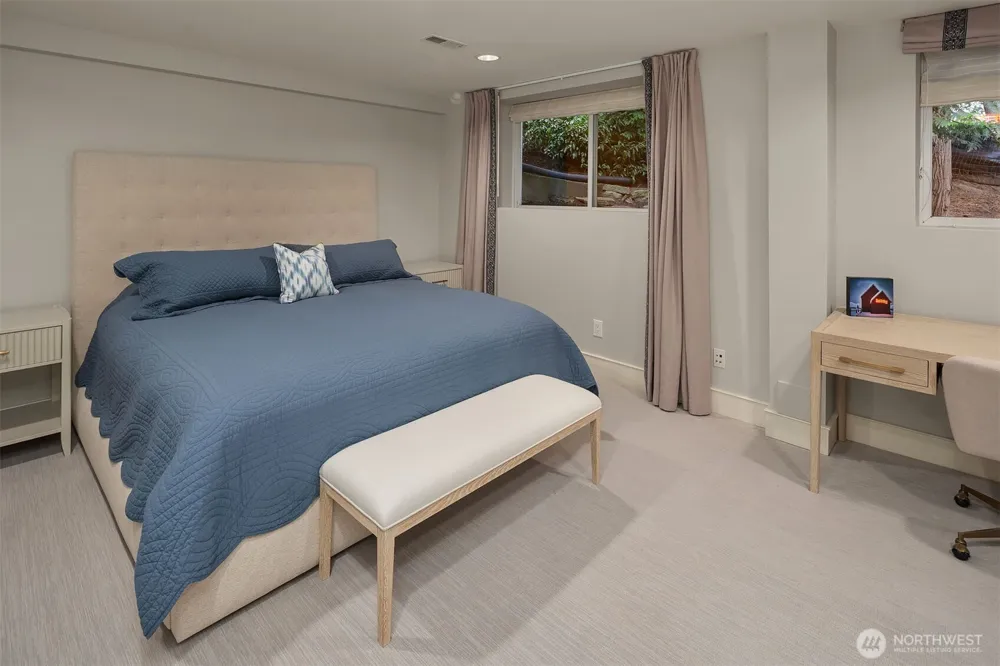 3135 Hunts Point Circle Hunts Point, WA 98004