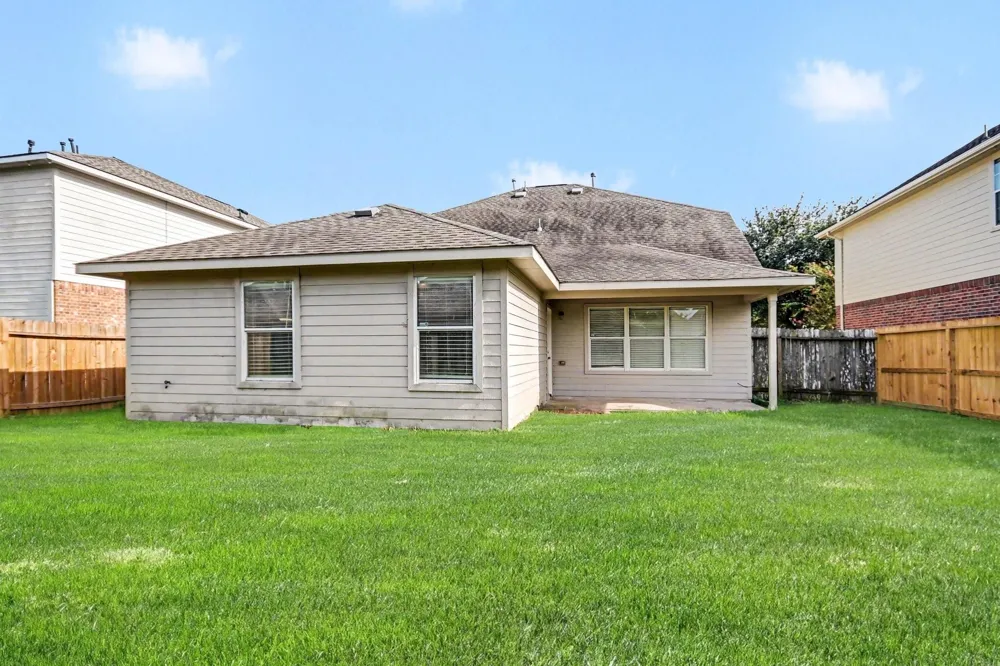 1502 Chandler Park Lane Fresno, TX 77545