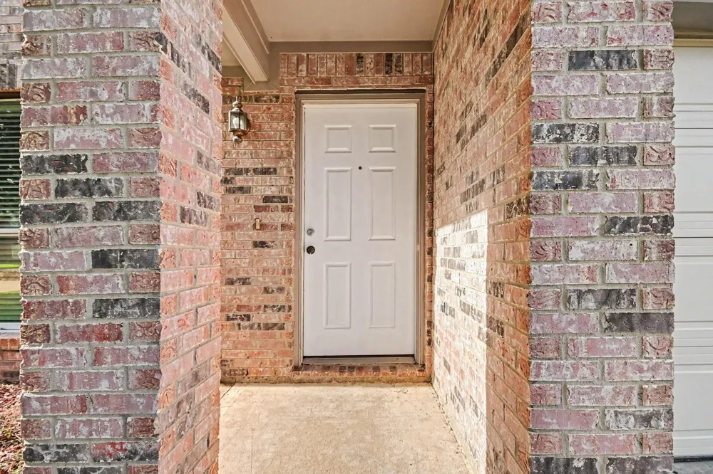 1502 Chandler Park Lane Fresno, TX 77545