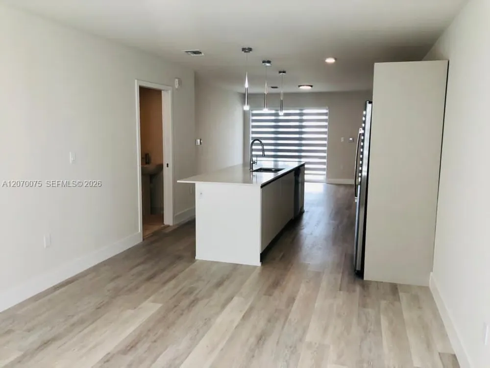 2505 NE 193 St #4206 Aventura, FL 33180