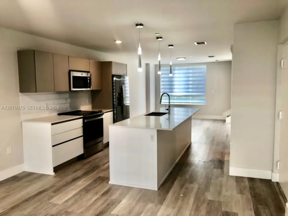 2505 NE 193 St #4206 Aventura, FL 33180