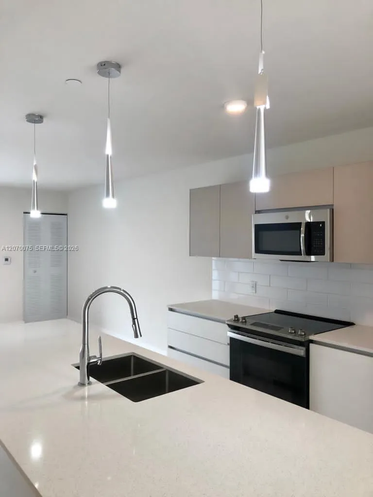 2505 NE 193 St #4206 Aventura, FL 33180