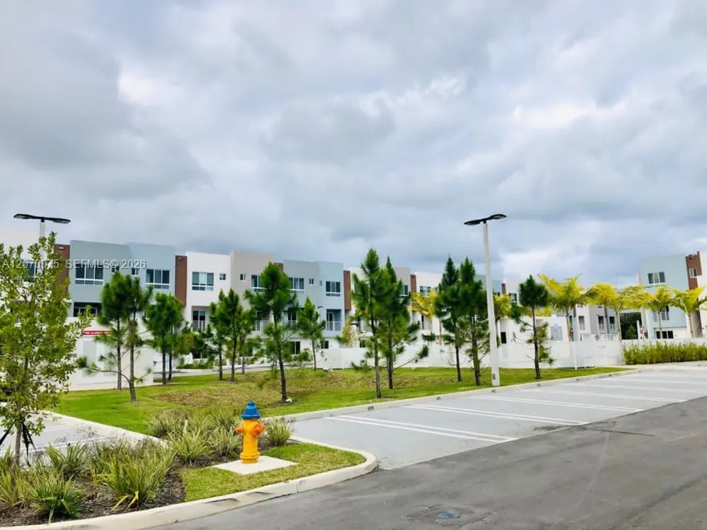 2505 NE 193 St #4206 Aventura, FL 33180