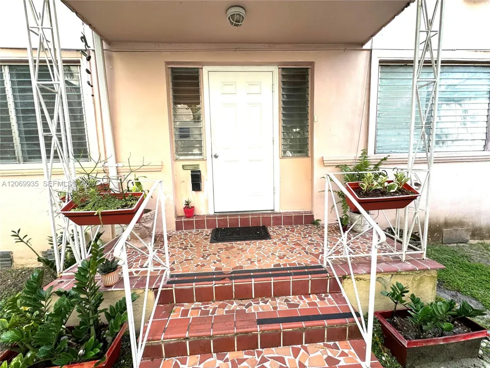 433 Santander Ave #1 Coral Gables, FL 33134