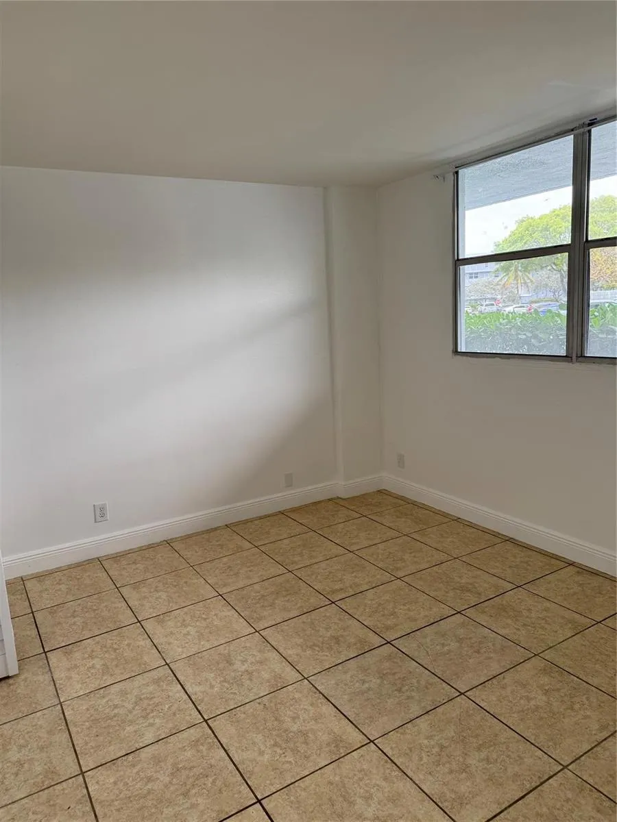 115 ROYAL PARK DRIVE #1F Oakland Park, FL 33309