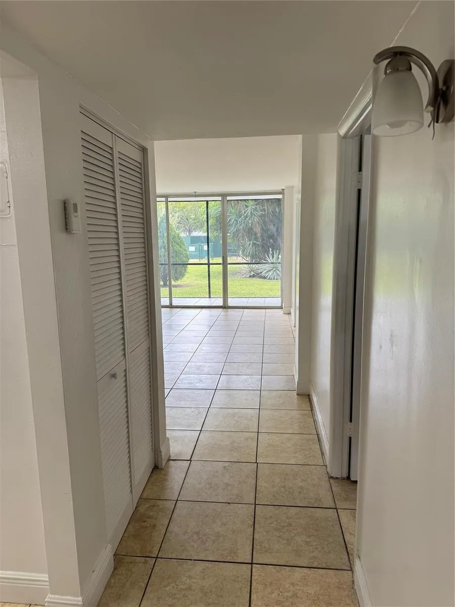 115 ROYAL PARK DRIVE #1F Oakland Park, FL 33309