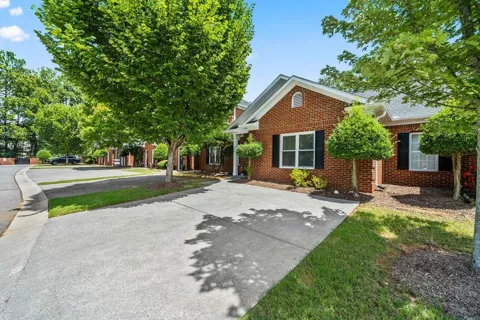 612 Manor Way