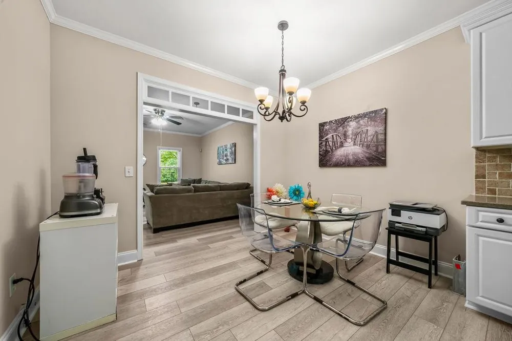 612 Manor Way Cartersville, GA 30120