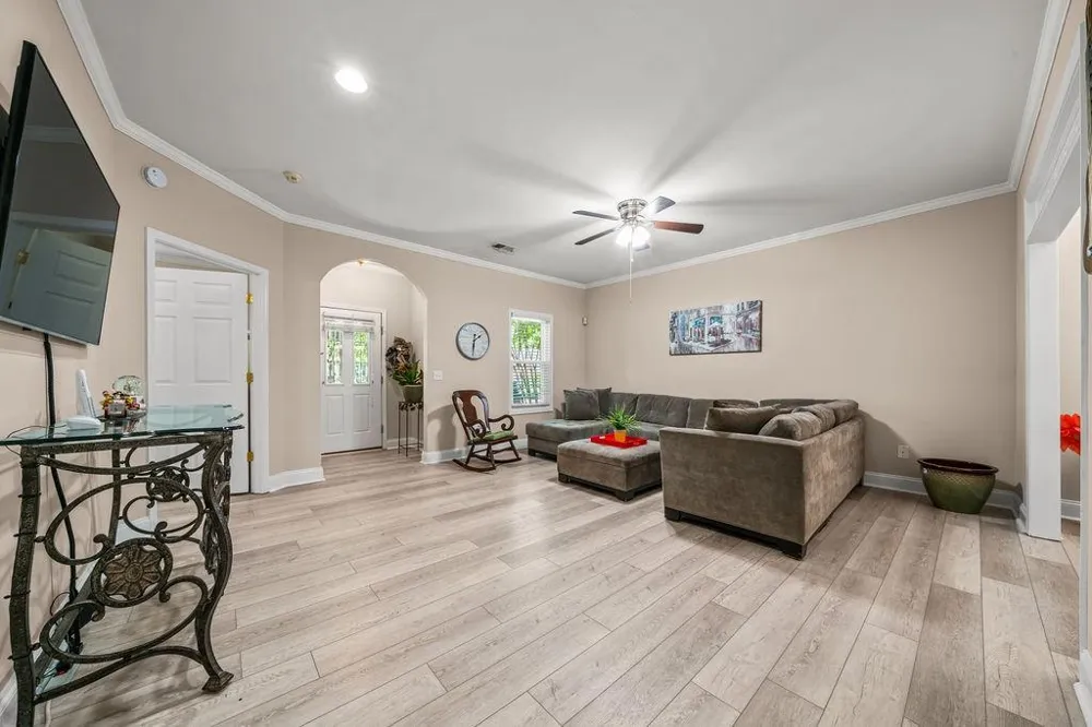 612 Manor Way Cartersville, GA 30120