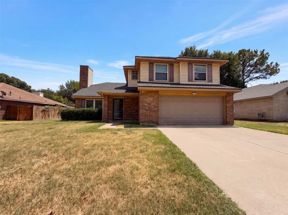 2831 Red Oak Drive Grand Prairie, TX 75052