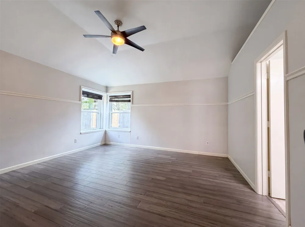 2831 Red Oak Drive Grand Prairie, TX 75052