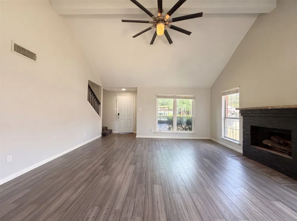 2831 Red Oak Drive Grand Prairie, TX 75052